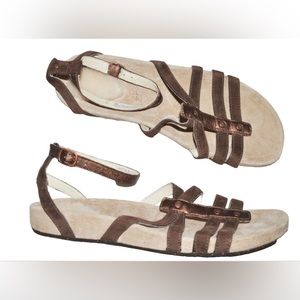 UGG UGGS 1766 NEW SZ 10 M 41 BROWN SUEDE COPPER LEATHER ANKLE STRAP SANDALS